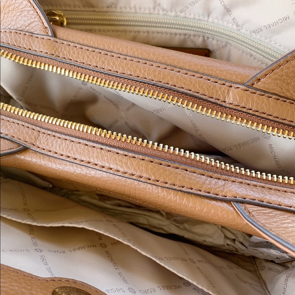 Gaby’sBags👜💕- NWT Michael Kors Shoulder bag - Picture 6 of 8